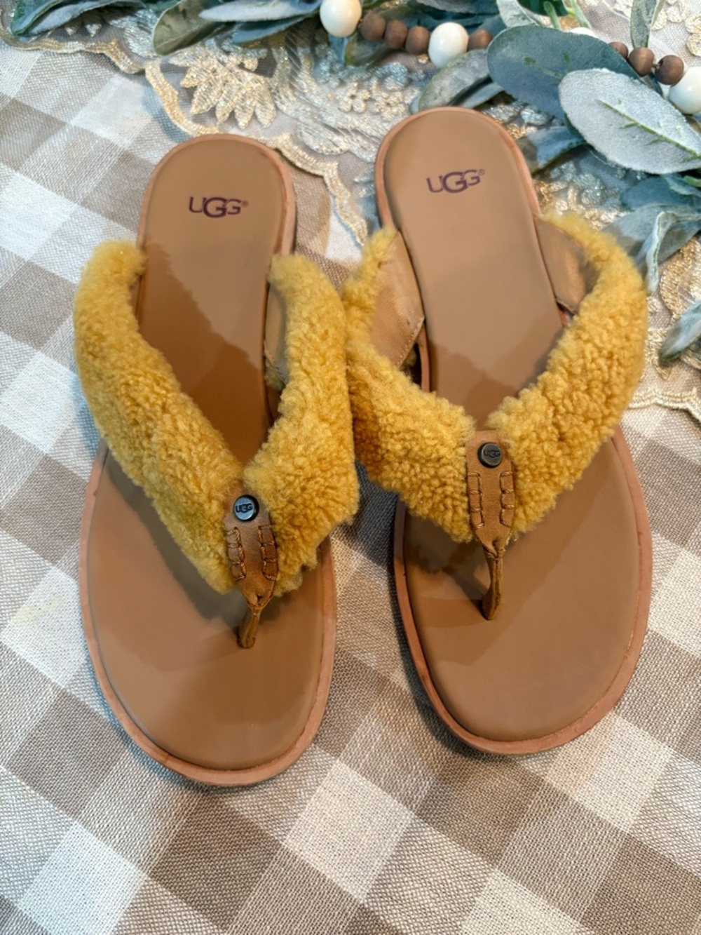 UGG Yellow Shearling Flip Flop Thong Sandals 9.5 NEW